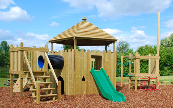 Playground apparatus with slide, steps, tunnel and climbing netting